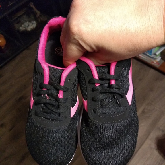 Girls Shoes Sizes 12/13 and 1! Great condition! - Picture 4 of 14